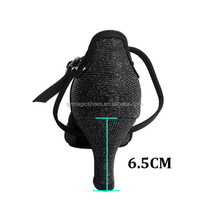 Scarpe da ballo in tessuto nero lucido personalizzate con tacco medio Sole scarpe da sera da donna 6.5CM - Product Image 5