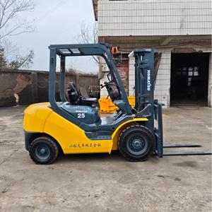 Montacargas Komatsu de 2.5T y 3m con Mástil de Dos Etapas, Usado, Entrega Rápida, Motor Diésel Japonés Original de Combustión Interna, Precio Bajo - Product Image 4