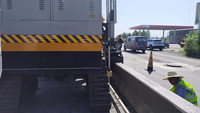 Machine automatique de construction de caniveaux en coffrage mobile pour le drainage des toits et des routes