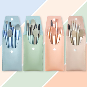 Ensemble de 8 pinceaux de maquillage de voyage OEM ODM, poils en nylon, manche en plastique, kit de pinceaux cosmétiques portables pour le visage, anticernes, fond de teint, avec sac en PU - Product Image 1