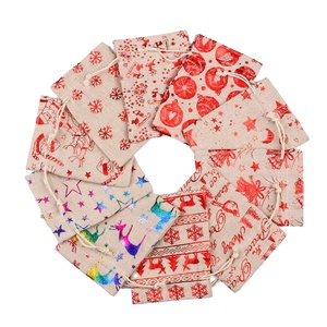 Sac de Noël en chanvre avec poignée en corde et impression dorée, sac à bonbons de Noël en coton et lin avec cordon de serrage, pochette cadeau festive - Product Image 1