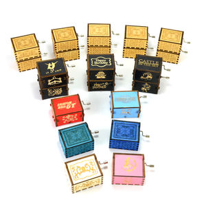 Boîte à musique en bois gravée à <span class=keywords><strong>la</strong></span> main avec manivelle, cadeau pour un ami, mécanisme de boîte à musique - Product Image 3