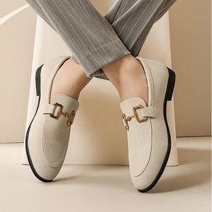 Mocassins en daim pour hommes, bout rond, boucle en métal, chaussures en cuir décontractées, style britannique, été 2022, grande taille - Product Image 3