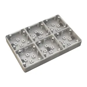 Caja impermeable montada en superficie para interruptor y enchufe, 2/4/6 entradas (IP54)