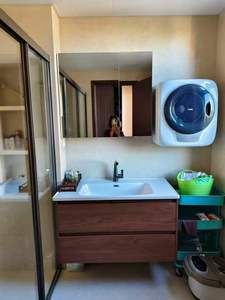 Muebles de Baño de Estilo Francés Vintage, Combinación de Espejo de Madera de Caucho Inteligente con Lavabo de Cerámica y Estructura de Melamina - Product Image 5
