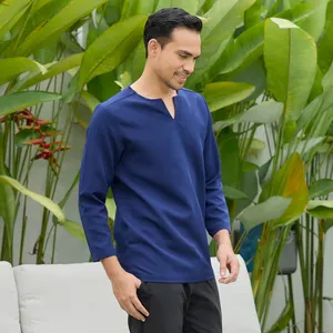 ผู้ผลิตเสื้อเชิ้ตชายสไตล์ดั้งเดิมของมาเลเซีย สีน้ำเงินกรมท่า ทรงสมาร์ทฟิต แขนสั้น สวมใส่สบาย รับผลิตแบบ OEM เสื้อผ้าลำลองทันสมัย - Product Image 4