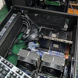 Estación de Trabajo Refrigerada por Líquido |   Doble Enchufe para 4x RTX 4090 para Modelos 70B - Computación de IA Eficiente y Silenciosa, Stock E419 - Product Image 5