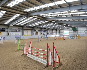 Structure légère en acier à portée sans métal Préfabriqué Intérieur Riding Arena Barn Shed House Design pour fermes pour propriétaires de chevaux - Product Image 5