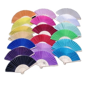 ขายส่งพัดงานแต่งงานแบบจีน งานศิลปะพื้นบ้าน ของขวัญยอดนิยม มี 20 สีให้เลือก พัดไหมพับได้ ทำจากไม้ไผ่ - Product Image 1