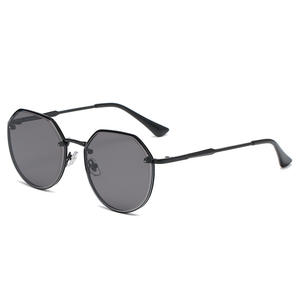 Gafas de sol polarizadas UV400 para mujer, con lentes rosas, montura de madera sin marco, tamaño pequeño - Product Image 2