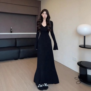 Abito Lungo da Donna di Alta Gamma, Nuovo Modello Autunno-Inverno, Elegante con Vita Stretta e Vestibilità Aderente - Product Image 1