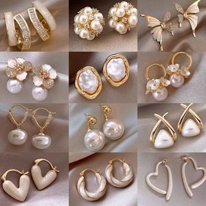 Boucles d'oreilles en argent plaqué or, super élégantes, avec fleur de perle, tendance et stylées, luxe léger, haut de gamme - Product Image 1