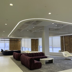 Système d'éclairage de bureau lumière linéaire led incurvée plafonnier moderne encastré led pour salle de réunion - Product Image 1