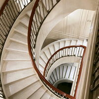 Poteau d'escalier métallique personnalisé en gros, monopoteau pour projets de balustrades d'escalier de villas, hôtels et entrepreneurs