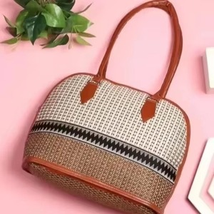 Nouvel arrivage de sacs à bandoulière de luxe pour femmes, sacs à main tissés à la mode avec fermeture évidée, style pour femmes - Product Image 1
