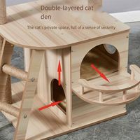 Grande structure d'escalade pour chat moderne et luxueuse en laine et sisal avec matériau à gratter et plateforme de saut, emballage en carton écologique