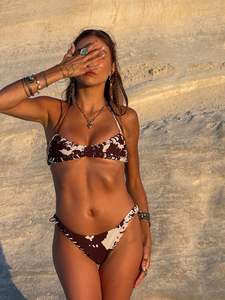 بيكيني بطبعة جلد البقر الرجعية رائج لعام 2026، طقم سباحة من قطعتين ناعم ومرن قابل للتعديل برباط للمنتجعات الفاخرة - Product Image 1