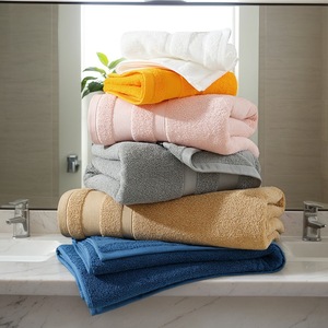 Set di <span class=keywords><strong>Biancheria</strong></span> da Hotel in Cotone 100% Bianco con Logo Personalizzato, Asciugamani Ricamati a Maglia ad Asciugatura Rapida e Antimicrobici <span class=keywords><strong>per</strong></span> Viso, Mani e Bagno, <span class=keywords><strong>per</strong></span> Uso Domestico - Product Image 1