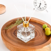 Bouteille diffuseur de parfum d'ambiance carrée de luxe en verre transparent pour huiles essentielles et aromathérapie, vente en gros