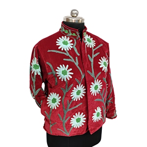 Veste de sport en velours rouge tissé de luxe pour femmes |   Manteau d'hiver style bohème |   Vêtements d'extérieur écologiques haut de gamme - Product Image 6