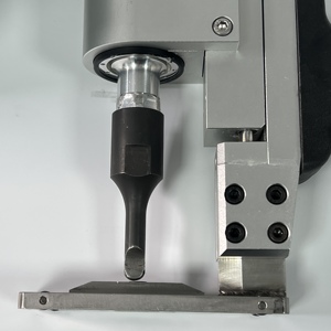 Automatic 40KHz CE Certified Ultrasonic Cutting <b>Machine</b> With Steel Blade High-Speed Plastic <b>Cutter</b> Equipment 800W Power Ultrason - Product Image 3