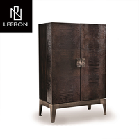 Luxe élégant motif crocodile verre et acier inoxydable cuir maison rouge armoires de cuisine armoire à vin