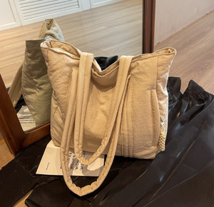 Sac fourre-tout matelassé léger et moelleux sur mesure, grande capacité, sac à bandoulière matelassé pour usage quotidien féminin – Vente en gros directe usine - Product Image 4