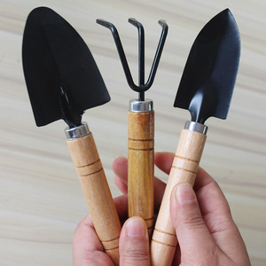 Herramientas de Jardinería, Juego de Tres Piezas de Pala de Acero para Desherbar y Plantar en Macetas, con Mango de Madera - Product Image 5