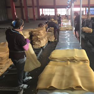 RSS1 Grade bonne qualité de qualité supérieure résistant aux intempéries caoutchouc naturel nervuré feuilles fumées Phuc Thinh marque distributeur fournitures - Product Image 1