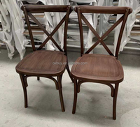 Chaise à dossier croisé en PP imitation bois avec assise rembourrée OK-PP8002 pour hôtels, mariages, événements et sièges commerciaux