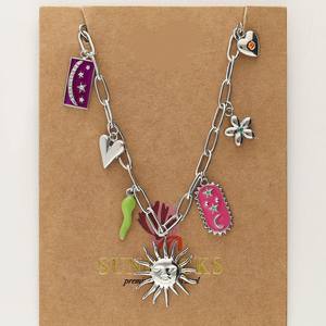 Collier à pendentif personnalisé pour femmes Bijoux en acier inoxydable plaqué or Étoiles Lunes Soleil Coeur Fleur Collier à breloques - Product Image 2