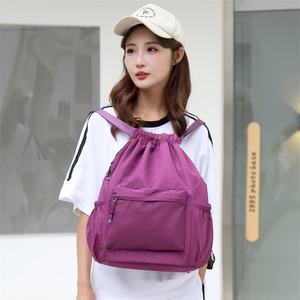 Sac à dos de basketball esthétique en nylon noir et gris, personnalisé en usine, écologique, portable, sac à dos de basketball à emporter - Product Image 4