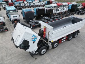 Camion lourd diesel Dongfeng Chenglong H7 8X4 neuf, très demandé en <span class=keywords><strong>Ukraine</strong></span>, Euro 5, conduite à gauche, certifié OTTC&ECE, moteur Yuchai 480 CV - Product Image 6