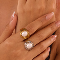 Bague signet en acier inoxydable plaqué or PVD avec perle ronde, anti-ternissement, hypoallergénique, incrustation de perle de coquillage pour femmes