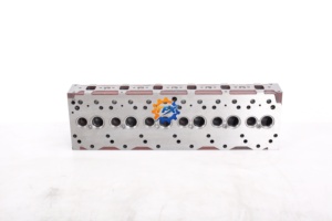 อะไหล่เครื่องยนต์ S6D95 6D95 S6D95L-1 ฝาสูบเครื่องยนต์ PC200-5 PC200-6 PC220-5 PC228 หัวสูบรถขุด - Product Image 2