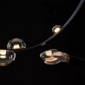 Lampadario italiano moderno e minimalista in pelle per vendite per ufficio con esposizione sospesa per Dewdrop Hall dimensioni medie della lampada - Product Image 5