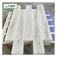 En stock, feuilles de PVC anti-rayures et imperméables, revêtement de sol en vinyle SPC de luxe, planches hétérogènes, système de clic, pour les universités