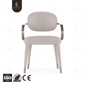 Chaises de salle à manger en cuir <span class=keywords><strong>microfibre</strong></span> <span class=keywords><strong>beige</strong></span> léger de luxe avec dossier ovale et accoudoirs incurvés en métal et pieds coniques <span class=keywords><strong>Chaise</strong></span> de salle à manger - Product Image 3