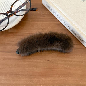 Pince à cheveux géométrique en plastique et tissu en forme de banane pour femme, accessoire de mode automne-hiver pour mariages et occasions spéciales - Product Image 6