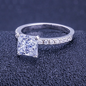 แหวนแต่งงาน/หมั้นผู้หญิง ดีไซน์ใหม่ล่าสุด ขายส่ง แหวนเงินแท้ 925 ชุบโรเดียม ทรงรี 4 ก้าน สำหรับงานปาร์ตี้ CMA - Product Image 5