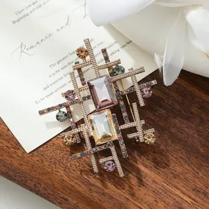 新しいヨーロッパ系アメリカンファッション、軽贅沢合金製スクエアブローチ、レディースレトロチェストフラワー、スーツドレスの襟、結婚式パーティー用 - Product Image 2