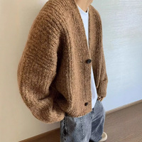 Cardigan tendance style américain col en V en polyester à manches longues marron et bleu pour homme – Collection Automne/Hiver 2025 – Décontracté et polyvalent