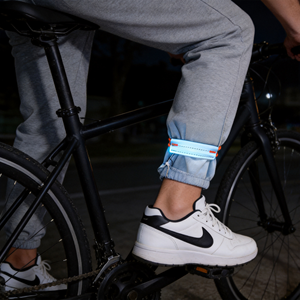 Cinturini Riflettenti per Ciclismo, Fasce Riflettenti per Pantaloni da Bici, Cinturini di Sicurezza Altamente Riflettenti per Caviglie, Polsi e Polsini - Product Image 2