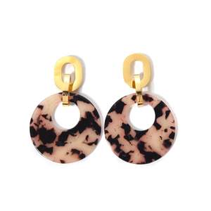 Pendientes de Moda con Diseño de Concha de Tortuga, Acrílico, Chapado en Oro, Acero Inoxidable 316L, Sostenibles y Resistentes - Product Image 1