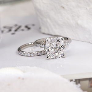 Bague en diamant de laboratoire Messi Jewelry MSR-1698 en platine, sertie griffe, forme coussin, bijoux de mode - Product Image 1