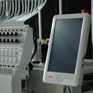 เครื่องปักคอมพิวเตอร์หัวเดียวขนาดเล็กแบบแบน พร้อมอุปกรณ์ล็อคด้าย - Product Image 4