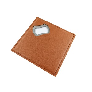 Destapador de Botellas Manual de Metal Personalizado al por Mayor, Destapador de Botellas Cuadrado de Acero Inoxidable con Posavasos de Cuero PU - Product Image 1