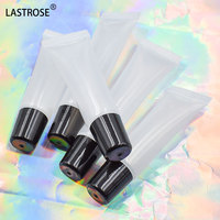 Vente en gros de tubes de brillant à lèvres en plastique pigmenté de marque privée brillant à lèvres à base d'huile pour les marques de beauté et les détaillants