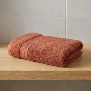 Toalla de baño de algodón tejida con logotipo personalizado, de 300 a 800 GSM, súper suave, de lujo, para hoteles, spas y uso en hostelería. - Product Image 1