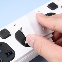 Multiprise domestique avec protection individuelle contre les chocs électriques, prises britanniques norme Hong Kong, câblage et ports USB